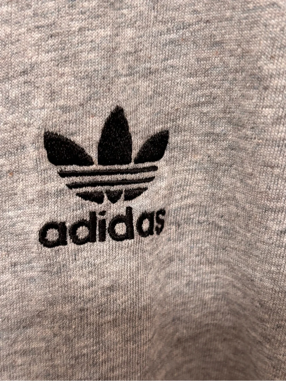 adidas Originals Trefoil Essentials T-Shirt in Grey Heather Sz S. NWT